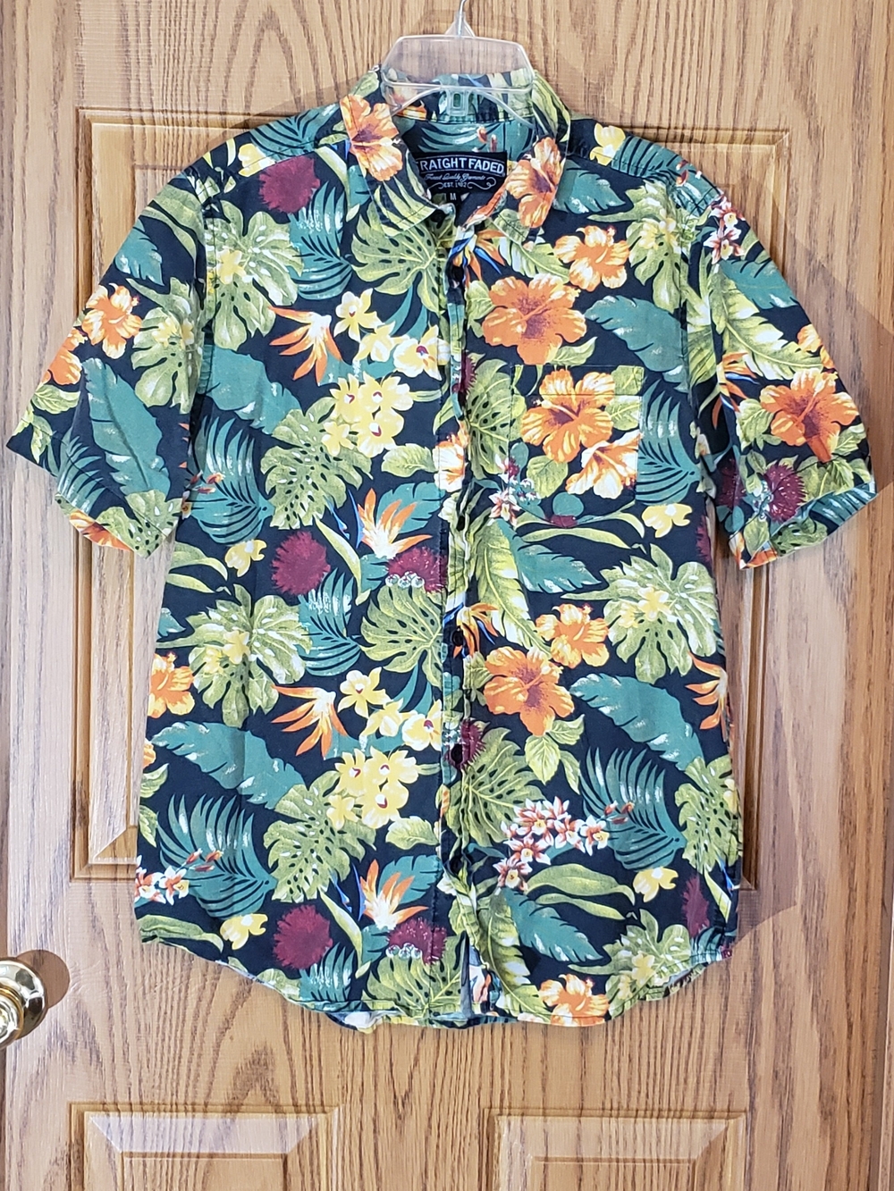 Men’s Green Tropical Floral Button-Down Shirt. Straight Faded 1982. Medium.